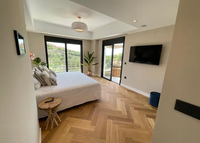 Ultimate Luxury Dream With 7 Bedrooms, Gym, And Infinity Pool *