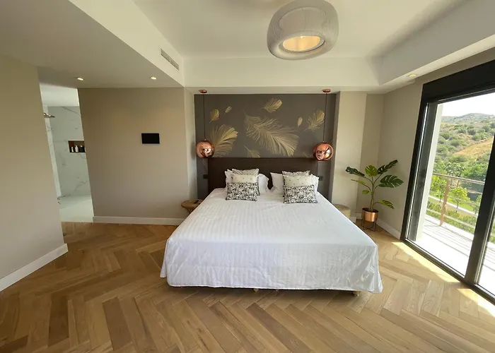 Ultimate Luxury Dream With 7 Bedrooms, Gym, And Infinity Pool 빌라