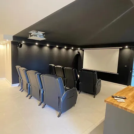 Ultimate Luxury Dream With 7 Bedrooms, Gym, And Infinity Pool Villa