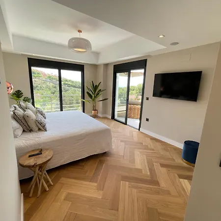 Ultimate Luxury Dream With 7 Bedrooms, Gym, And Infinity Pool *