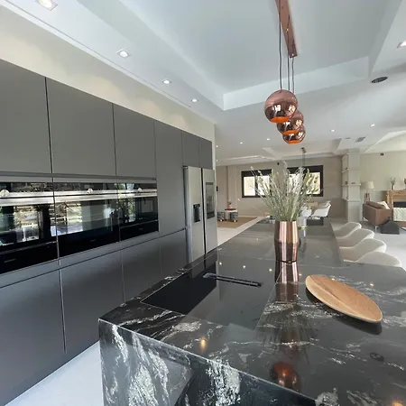 Ultimate Luxury Dream With 7 Bedrooms, Gym, And Infinity Pool *