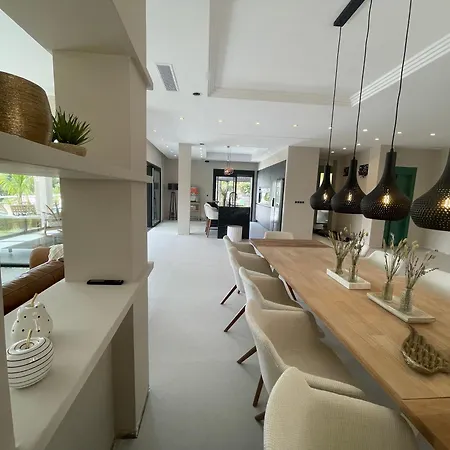 Ultimate Luxury Dream With 7 Bedrooms, Gym, And Infinity Pool ヴィラ *