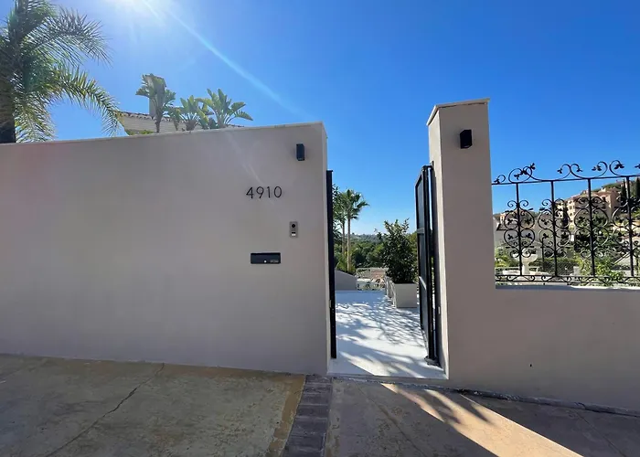 Ultimate Luxury Dream With 7 Bedrooms, Gym, And Infinity Pool *