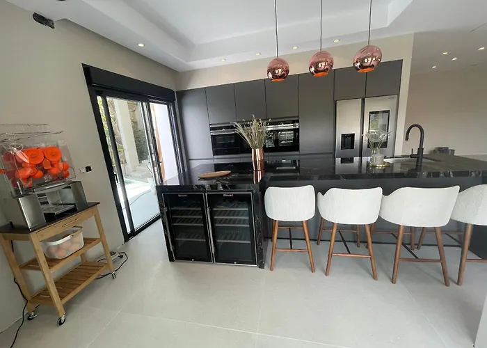 Ultimate Luxury Dream With 7 Bedrooms, Gym, And Infinity Pool Марбелья