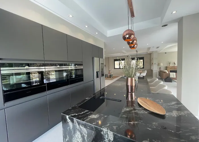 Ultimate Luxury Dream With 7 Bedrooms, Gym, And Infinity Pool *