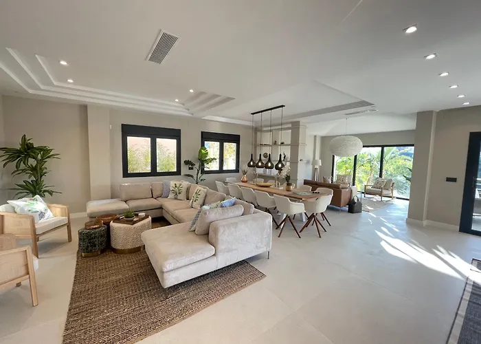 Ultimate Luxury Dream With 7 Bedrooms, Gym, And Infinity Pool *