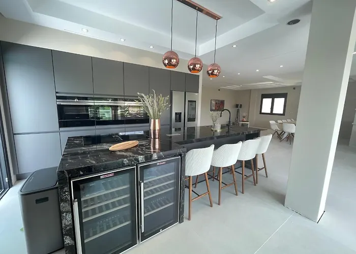 Ultimate Luxury Dream With 7 Bedrooms, Gym, And Infinity Pool Βίλα