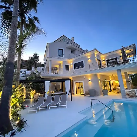 Ultimate Luxury Dream With 7 Bedrooms, Gym, And Infinity Pool Vila Marbella