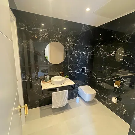 Ultimate Luxury Dream With 7 Bedrooms, Gym, And Infinity Pool 马尔韦利亚