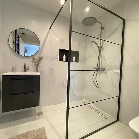 Ultimate Luxury Dream With 7 Bedrooms, Gym, And Infinity Pool *