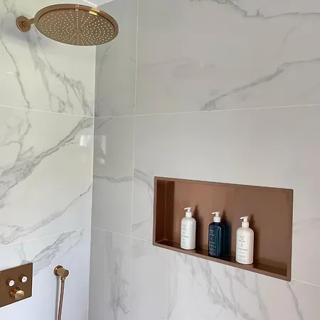 Ultimate Luxury Dream With 7 Bedrooms, Gym, And Infinity Pool 马尔韦利亚