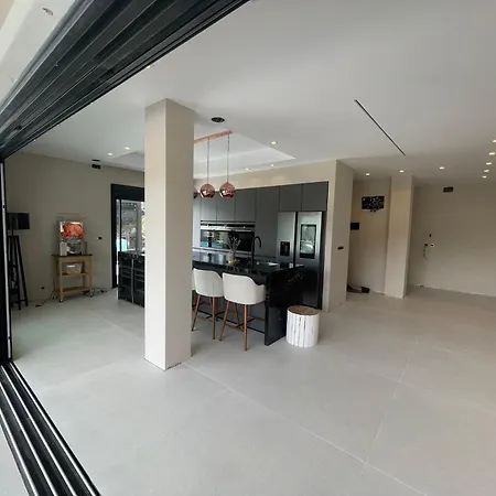 Ultimate Luxury Dream With 7 Bedrooms, Gym, And Infinity Pool * 马尔韦利亚