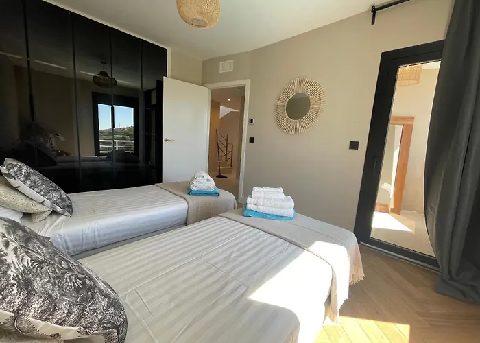 Ultimate Luxury Dream With 7 Bedrooms, Gym, And Infinity Pool Vila Marbella