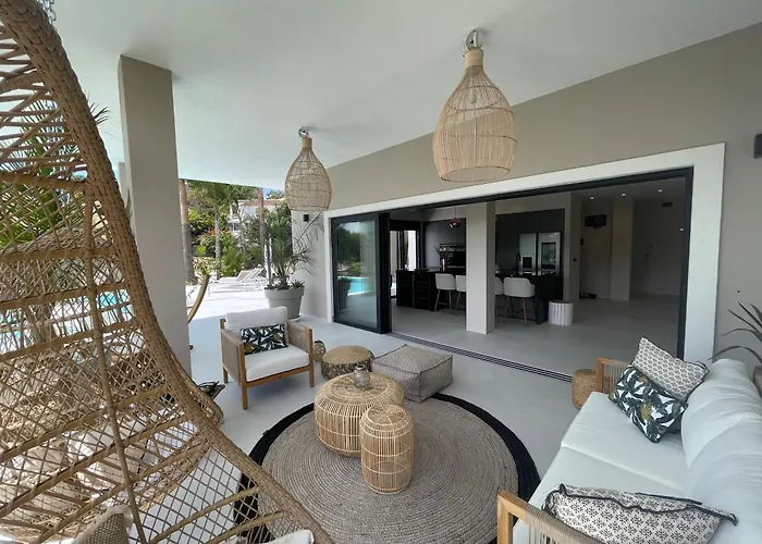 Ultimate Luxury Dream With 7 Bedrooms, Gym, And Infinity Pool Vila