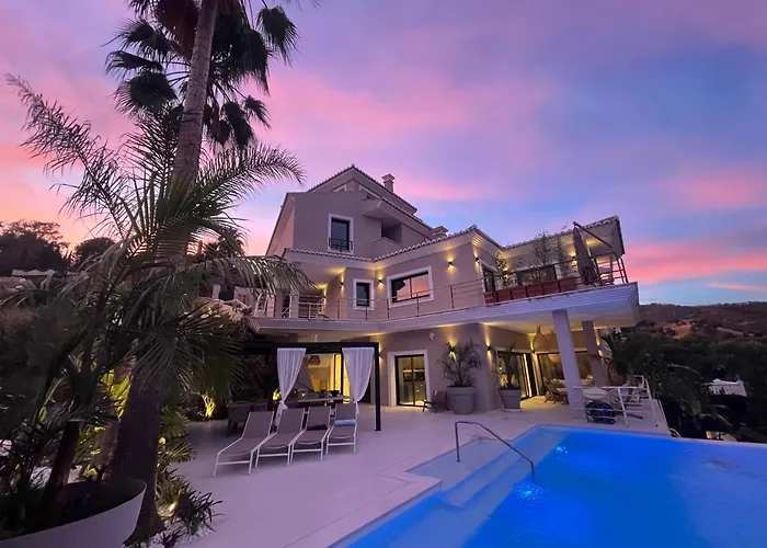 Ultimate Luxury Dream With 7 Bedrooms, Gym, And Infinity Pool Vila