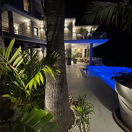 Villa Ultimate Luxury Dream With 7 Bedrooms, Gym, And Infinity Pool Marbella