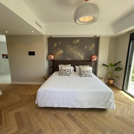 Ultimate Luxury Dream With 7 Bedrooms, Gym, And Infinity Pool Villa