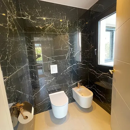 Villa Ultimate Luxury Dream With 7 Bedrooms, Gym, And Infinity Pool