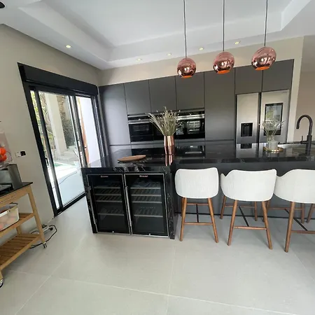 Ultimate Luxury Dream With 7 Bedrooms, Gym, And Infinity Pool Marbella